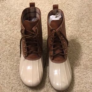 Sperry look-a-like duck boots size 8!